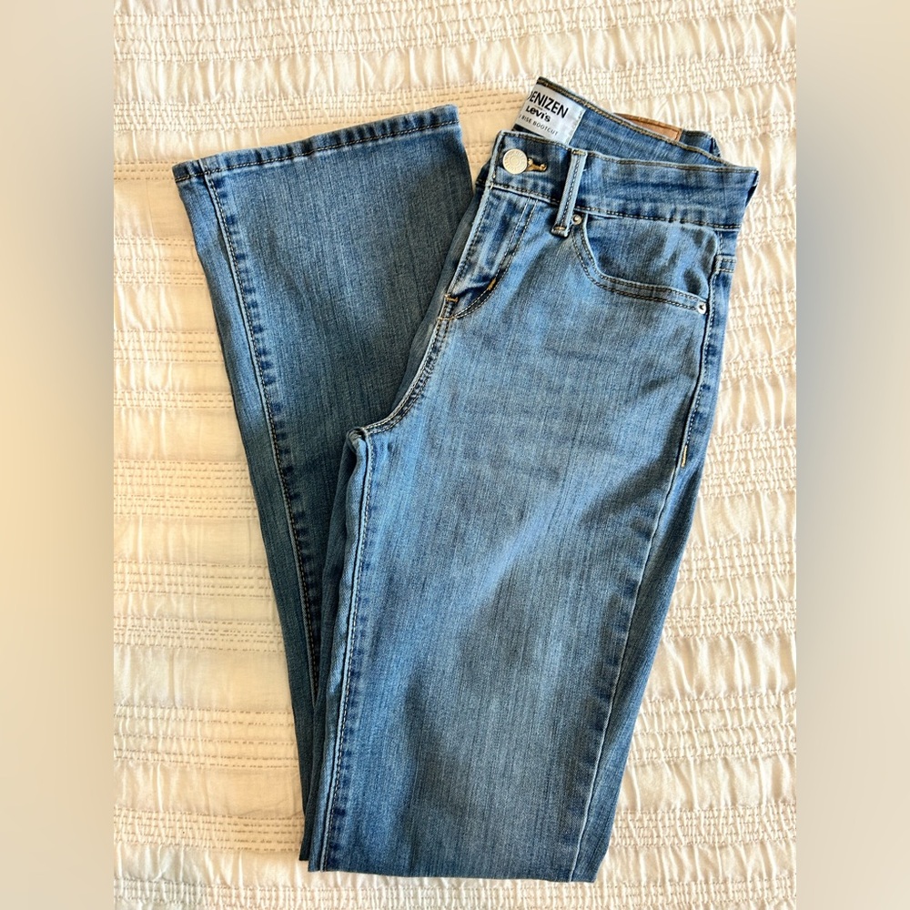 Denizen from Levi's Women's mid rid bootcut Jeans in Classic Blue size 2 - Picture 9 of 10